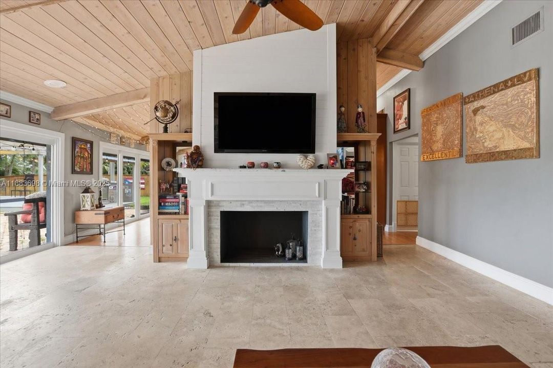 For Sale: $1,090,000 (4 beds, 3 baths, 2465 Square Feet)