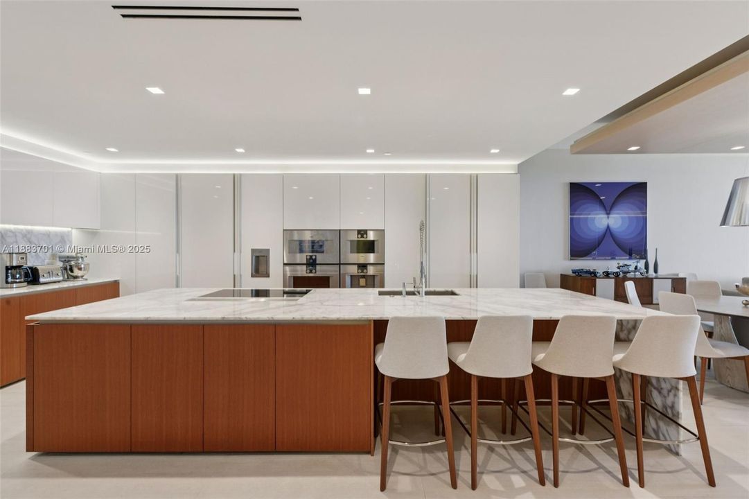 На продажу: $10,950,000 (3 спален, 4 ванн, 3264 Квадратных фут)