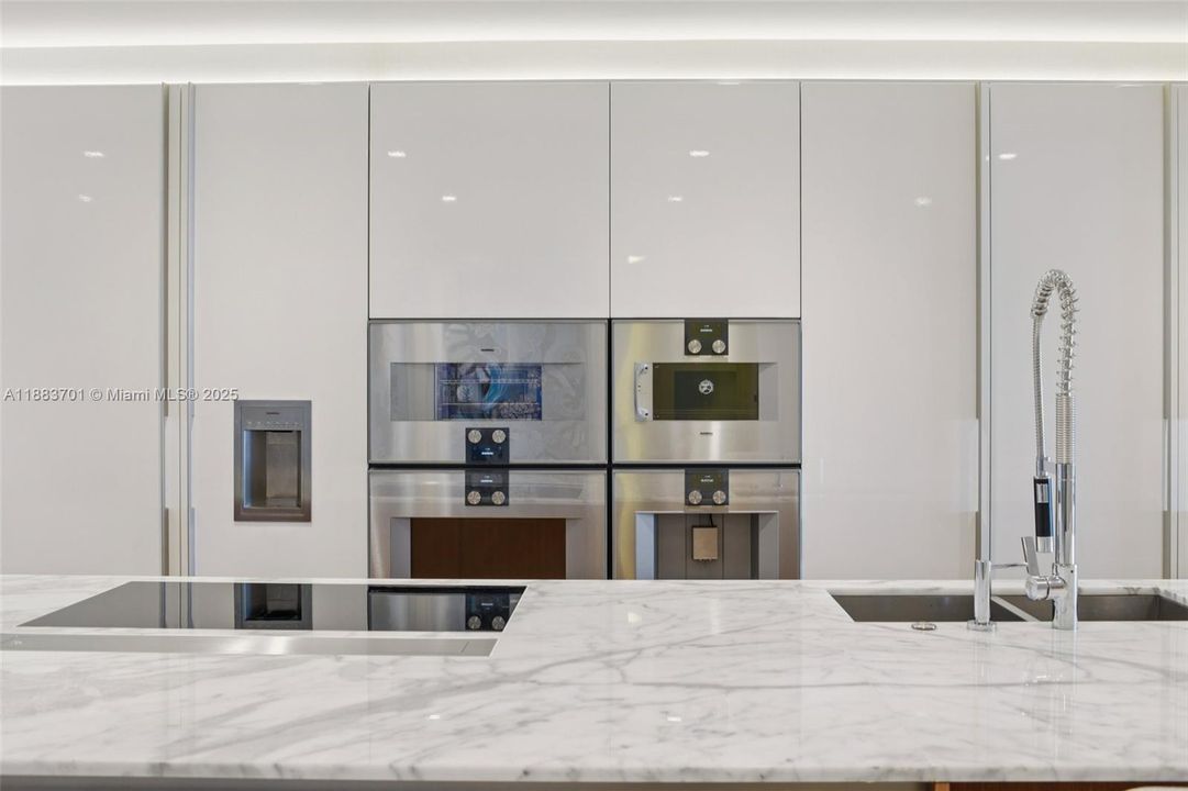 На продажу: $10,950,000 (3 спален, 4 ванн, 3264 Квадратных фут)