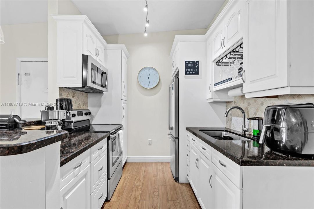 最近租的: $1,900 (1 贝兹, 1 浴室, 650 平方英尺)