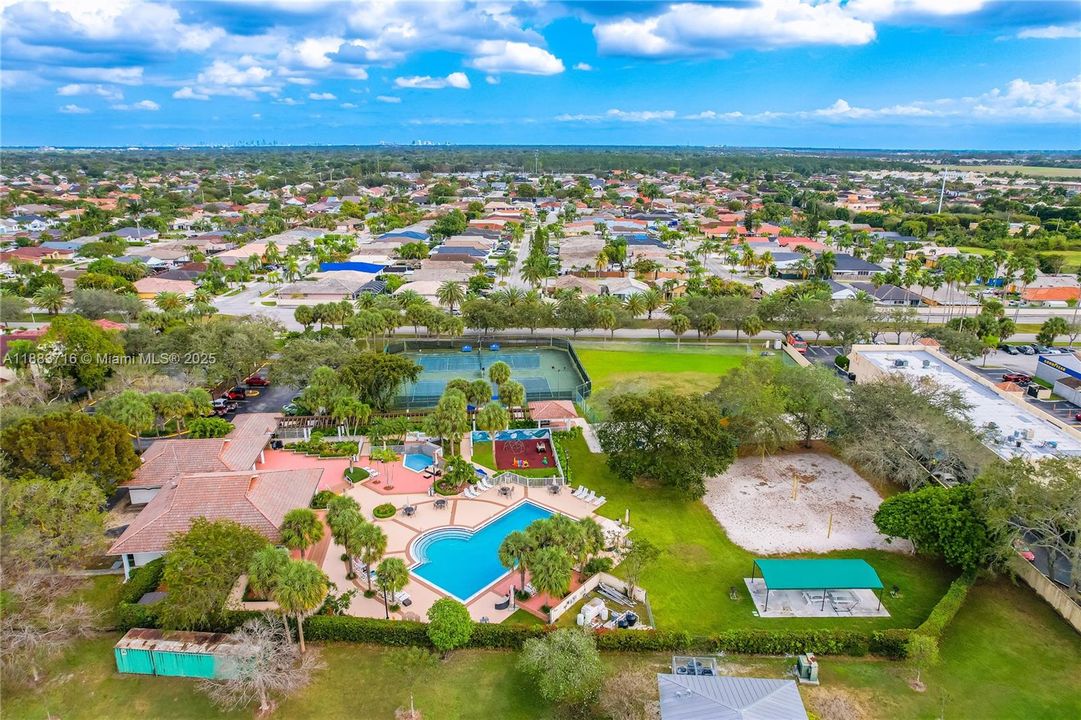 最近租的: $1,900 (1 贝兹, 1 浴室, 650 平方英尺)