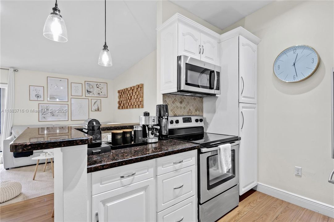 最近租的: $1,900 (1 贝兹, 1 浴室, 650 平方英尺)