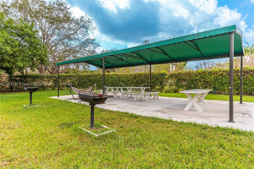 最近租的: $1,900 (1 贝兹, 1 浴室, 650 平方英尺)