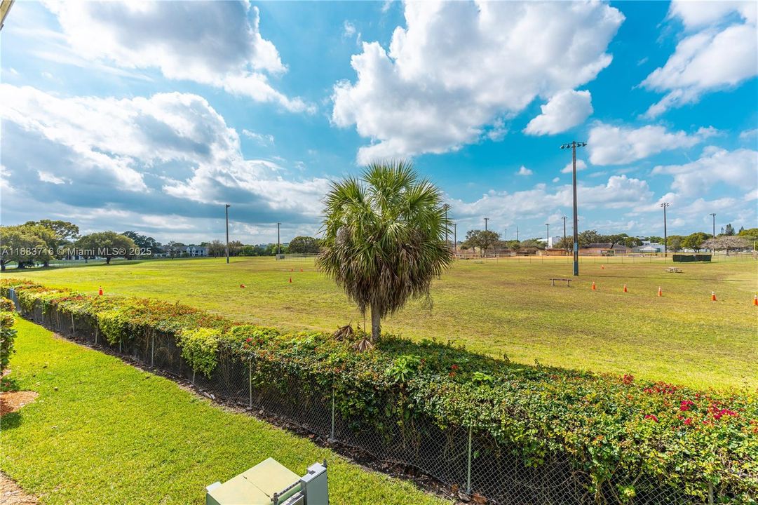 最近租的: $1,900 (1 贝兹, 1 浴室, 650 平方英尺)