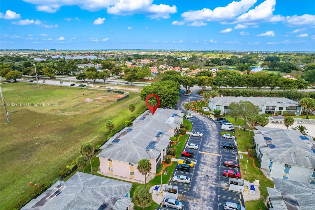 最近租的: $1,900 (1 贝兹, 1 浴室, 650 平方英尺)