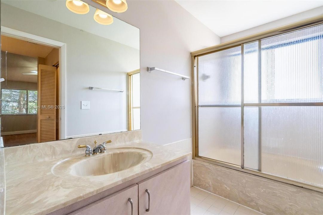 En Venta: $339,000 (3 camas, 2 baños, 1580 Pies cuadrados)