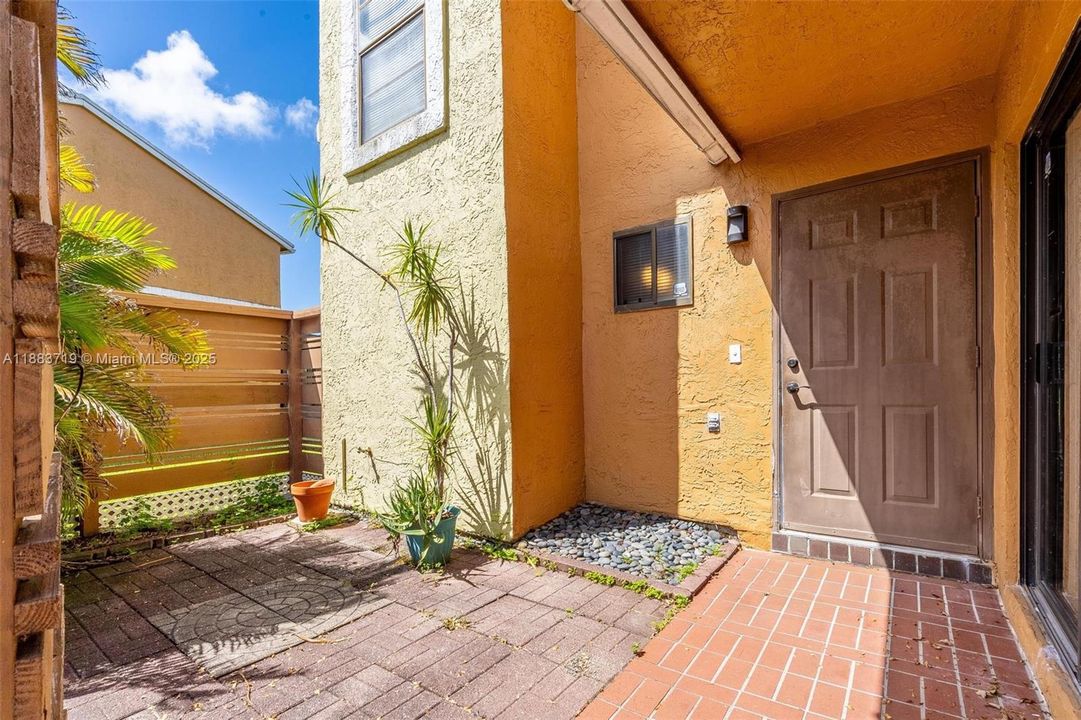 En Venta: $339,000 (3 camas, 2 baños, 1580 Pies cuadrados)