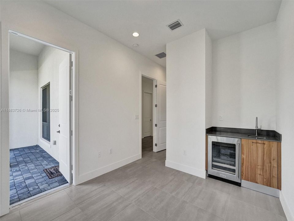 Active With Contract: $8,500 (6 beds, 5 baths, 3241 Square Feet)