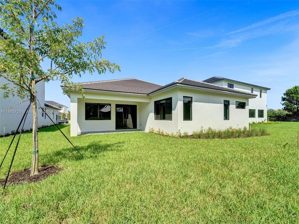 Active With Contract: $8,500 (6 beds, 5 baths, 3241 Square Feet)