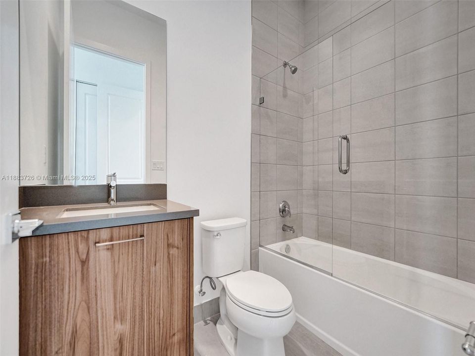 Active With Contract: $8,500 (6 beds, 5 baths, 3241 Square Feet)