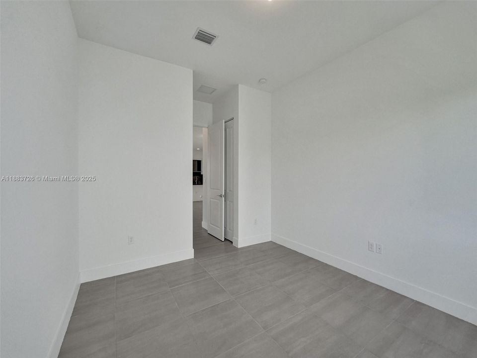 Active With Contract: $8,500 (6 beds, 5 baths, 3241 Square Feet)