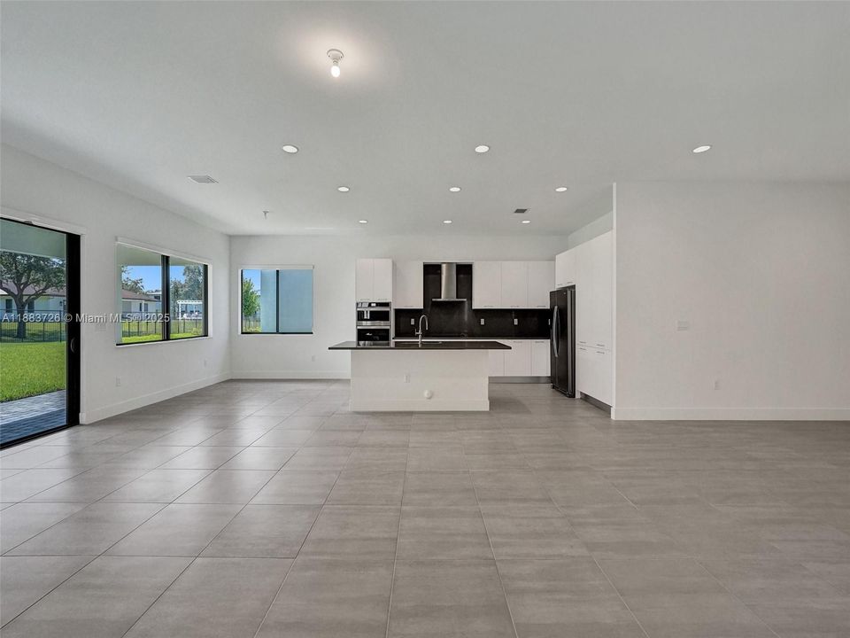 Active With Contract: $8,500 (6 beds, 5 baths, 3241 Square Feet)