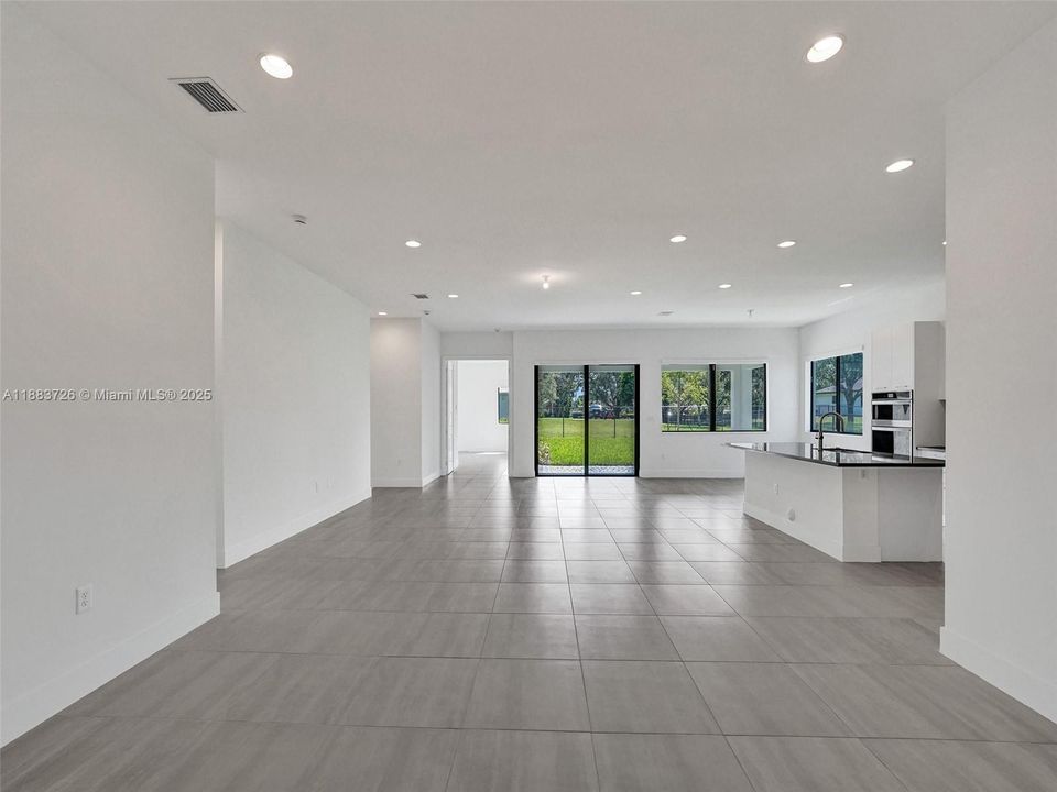 Active With Contract: $8,500 (6 beds, 5 baths, 3241 Square Feet)