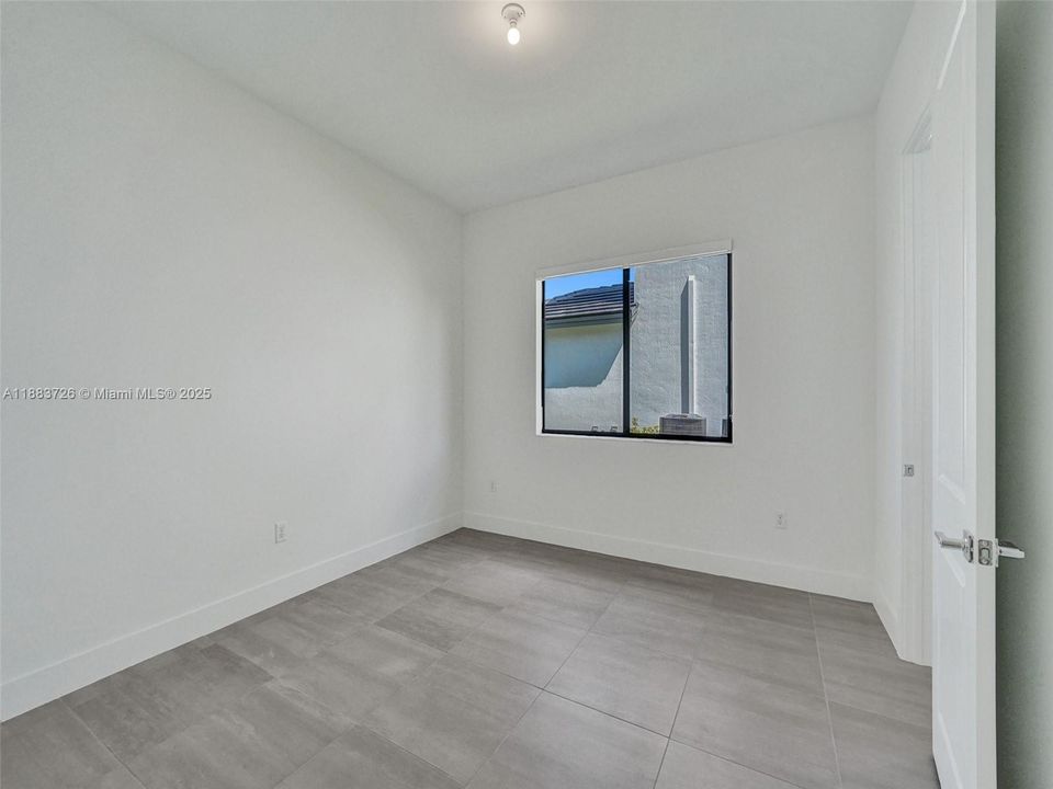 Active With Contract: $8,500 (6 beds, 5 baths, 3241 Square Feet)