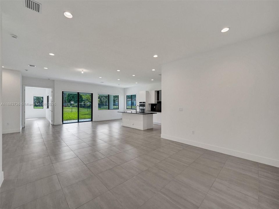 Active With Contract: $8,500 (6 beds, 5 baths, 3241 Square Feet)