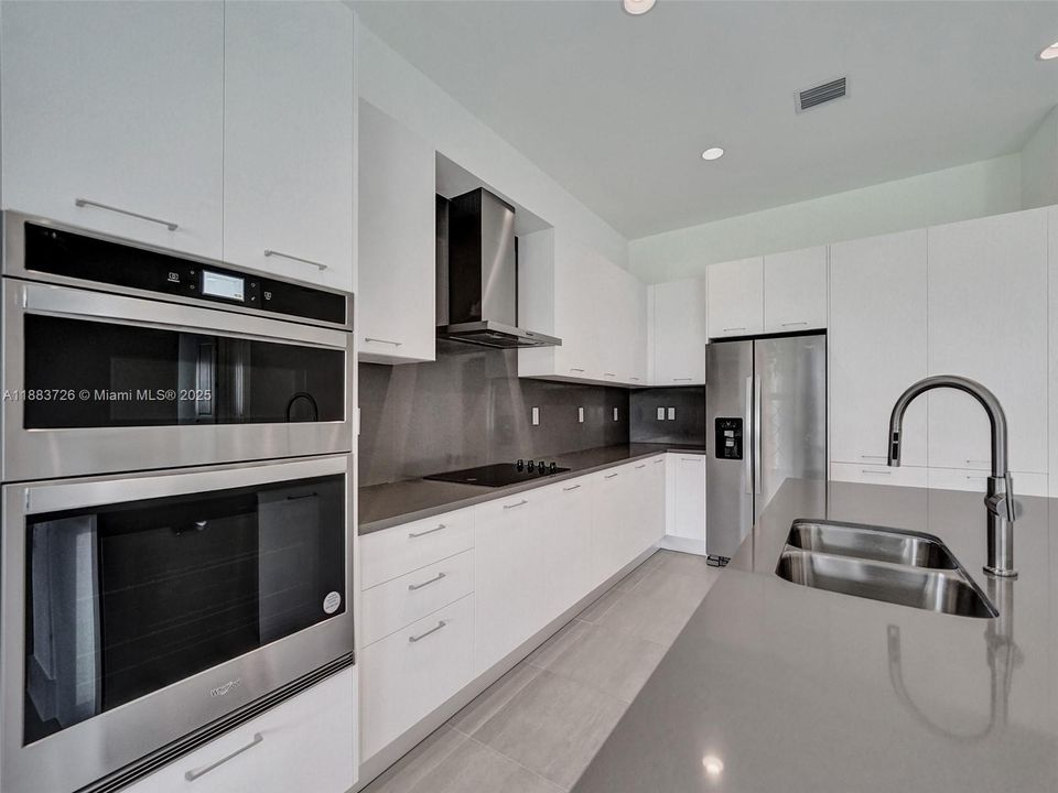 Active With Contract: $8,500 (6 beds, 5 baths, 3241 Square Feet)