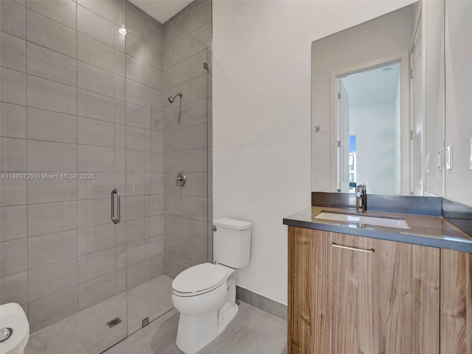 Active With Contract: $8,500 (6 beds, 5 baths, 3241 Square Feet)