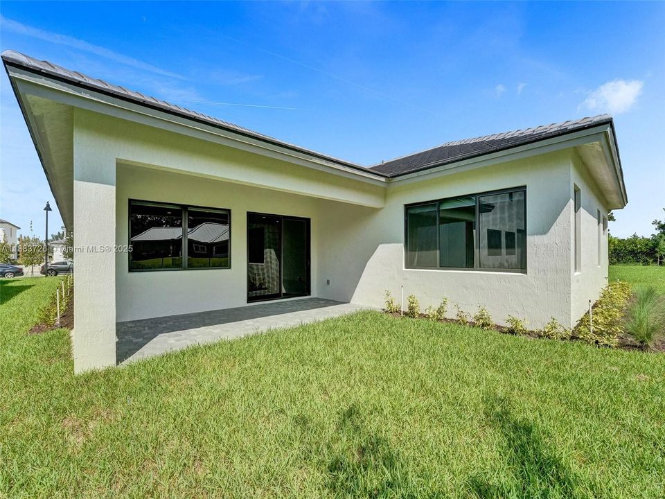 Active With Contract: $8,500 (6 beds, 5 baths, 3241 Square Feet)