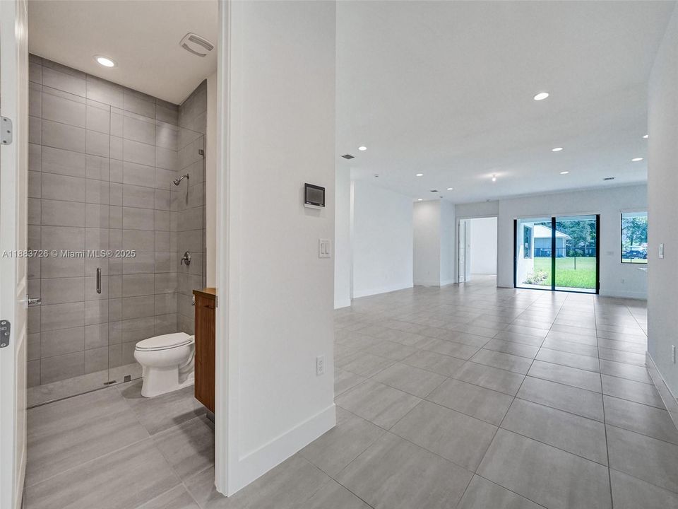 Active With Contract: $8,500 (6 beds, 5 baths, 3241 Square Feet)