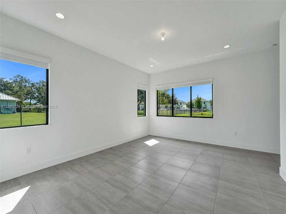 Active With Contract: $8,500 (6 beds, 5 baths, 3241 Square Feet)