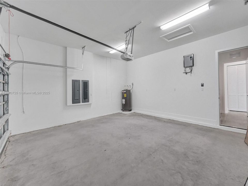 Active With Contract: $8,500 (6 beds, 5 baths, 3241 Square Feet)