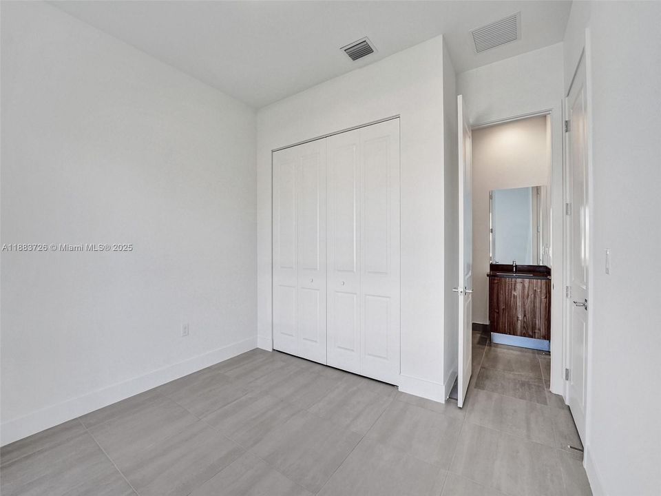 Active With Contract: $8,500 (6 beds, 5 baths, 3241 Square Feet)