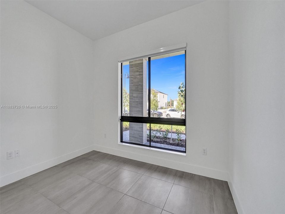 Active With Contract: $8,500 (6 beds, 5 baths, 3241 Square Feet)