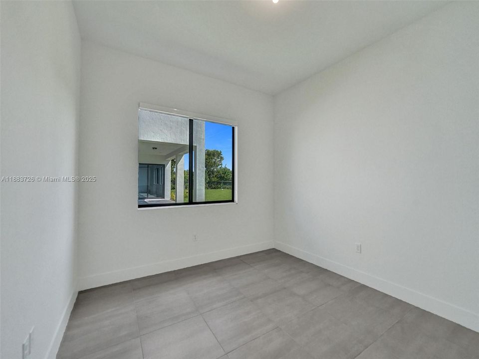 Active With Contract: $8,500 (6 beds, 5 baths, 3241 Square Feet)