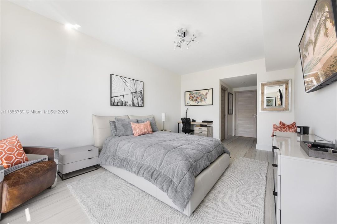 For Rent: $12,500 (3 beds, 3 baths, 2219 Square Feet)