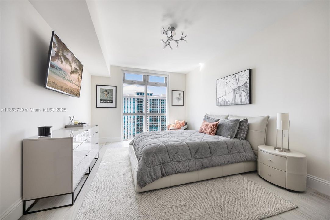 For Rent: $12,500 (3 beds, 3 baths, 2219 Square Feet)