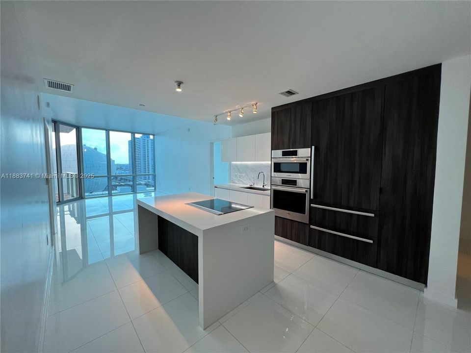 For Sale: $959,000 (2 beds, 3 baths, 1491 Square Feet)