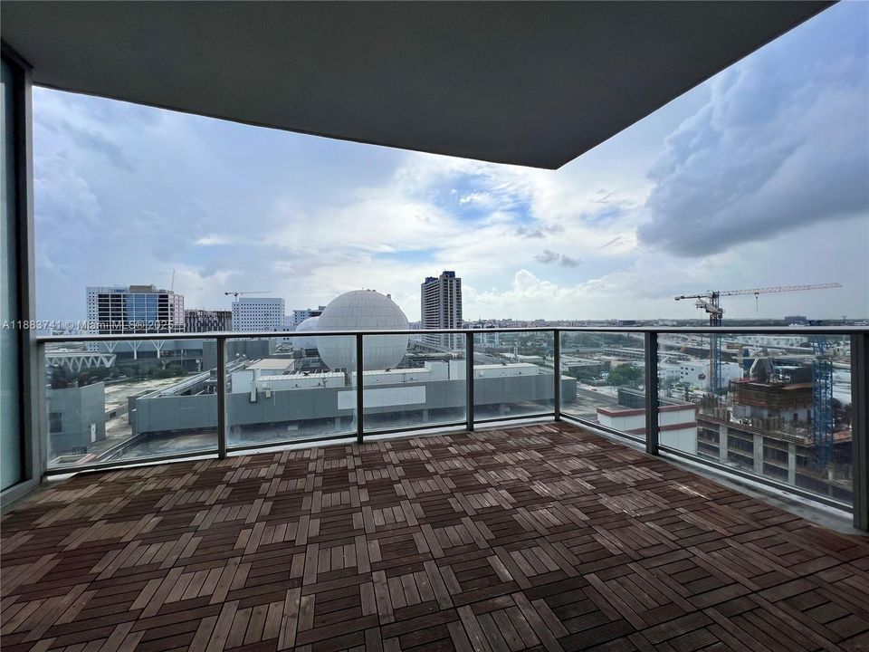 For Sale: $959,000 (2 beds, 3 baths, 1491 Square Feet)