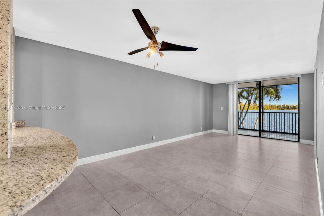 Active With Contract: $2,395 (2 beds, 2 baths, 920 Square Feet)