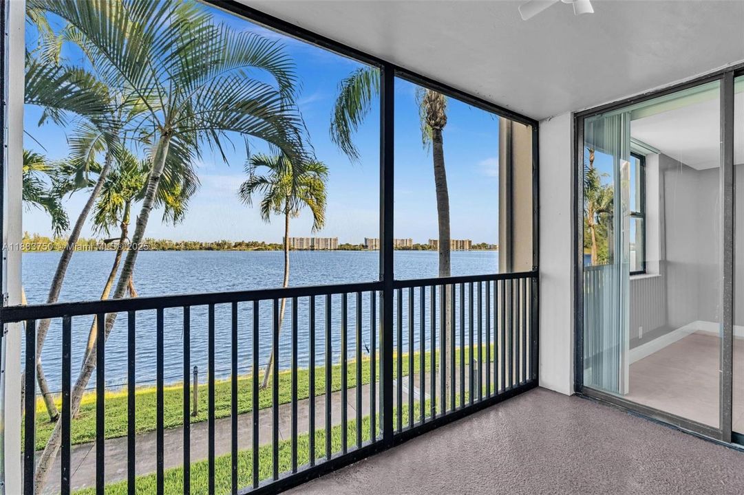 Active With Contract: $2,395 (2 beds, 2 baths, 920 Square Feet)