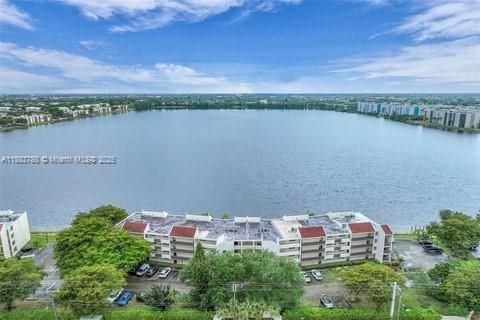 Active With Contract: $2,395 (2 beds, 2 baths, 920 Square Feet)