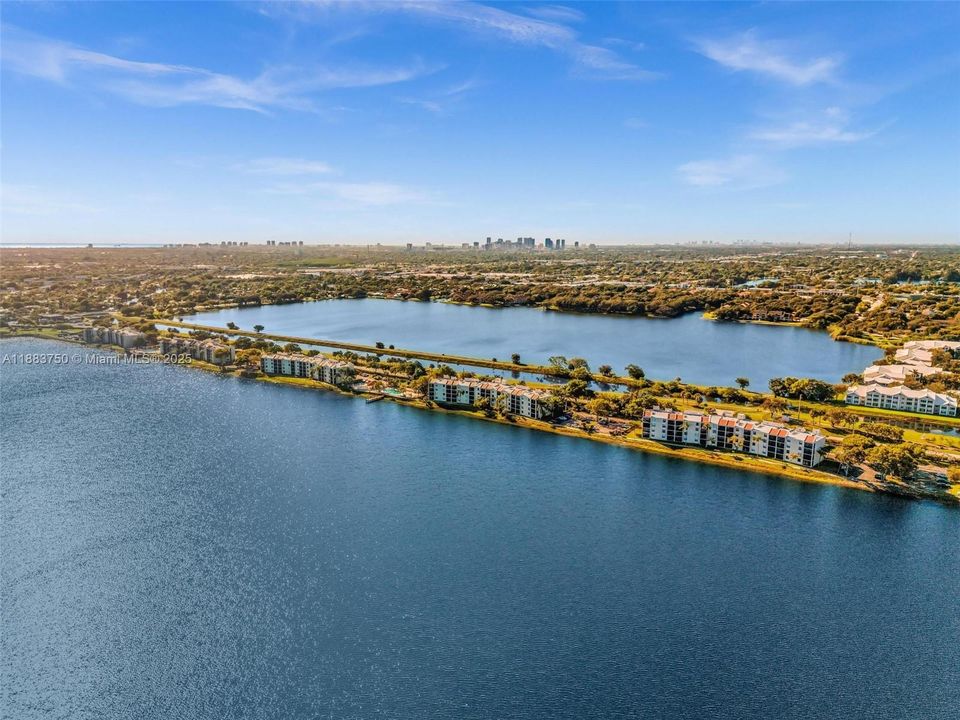 Active With Contract: $2,395 (2 beds, 2 baths, 920 Square Feet)