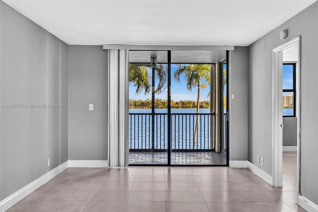 Active With Contract: $2,395 (2 beds, 2 baths, 920 Square Feet)