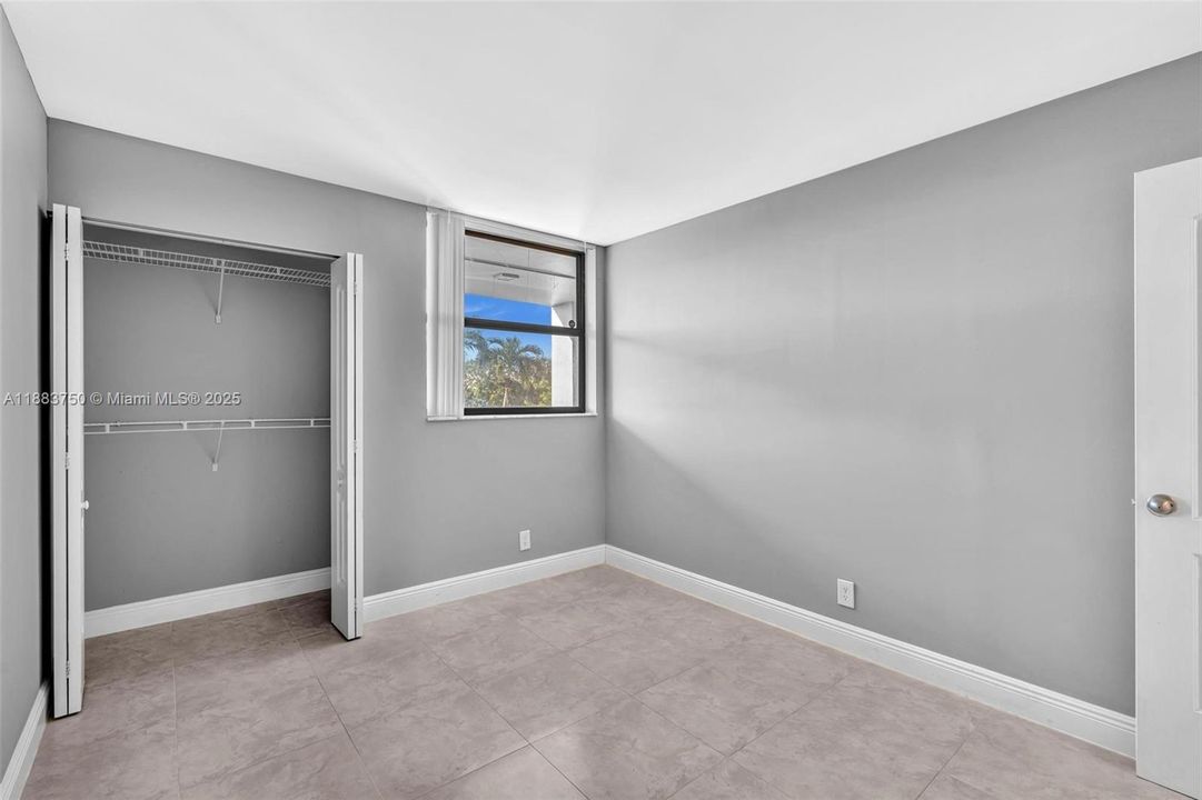 Active With Contract: $2,395 (2 beds, 2 baths, 920 Square Feet)
