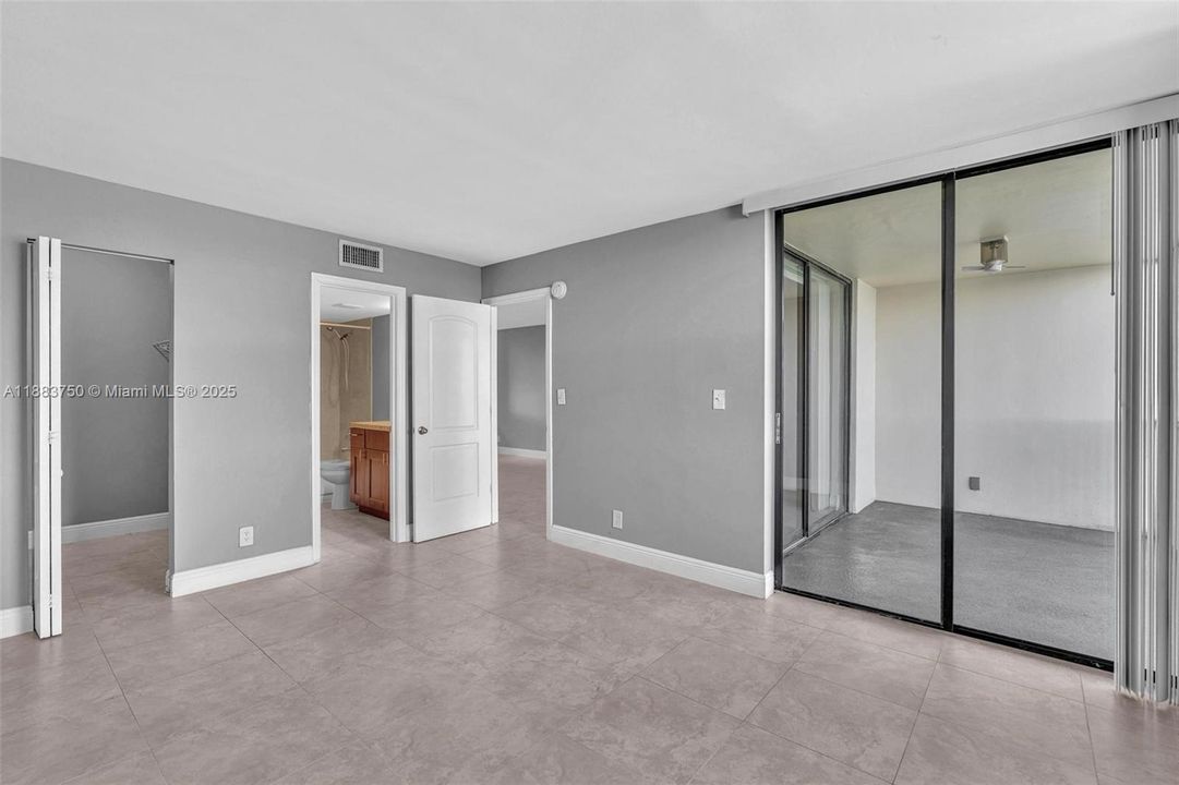 Active With Contract: $2,395 (2 beds, 2 baths, 920 Square Feet)