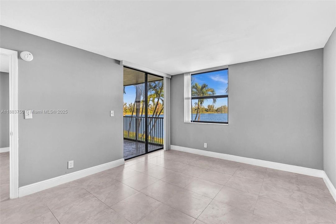 Active With Contract: $2,395 (2 beds, 2 baths, 920 Square Feet)