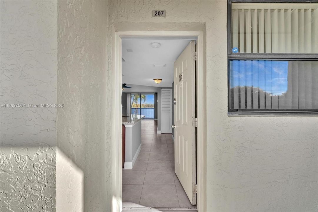 Active With Contract: $2,395 (2 beds, 2 baths, 920 Square Feet)