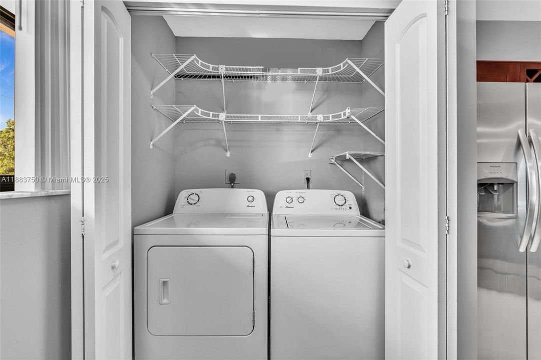 Active With Contract: $2,395 (2 beds, 2 baths, 920 Square Feet)