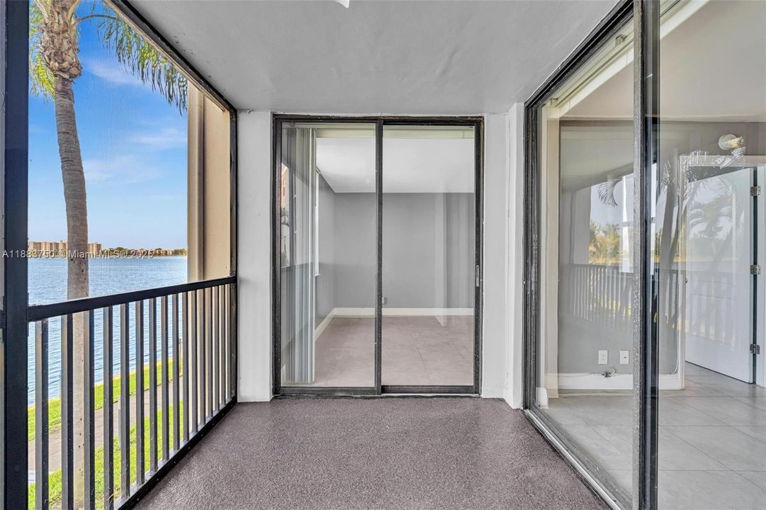 Active With Contract: $2,395 (2 beds, 2 baths, 920 Square Feet)