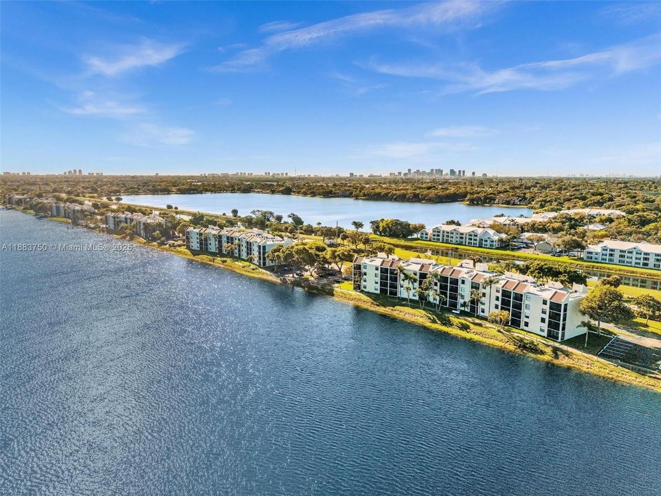 Active With Contract: $2,395 (2 beds, 2 baths, 920 Square Feet)