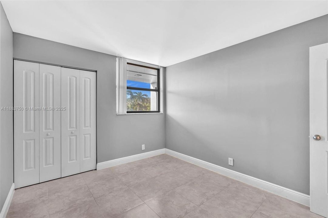 Active With Contract: $2,395 (2 beds, 2 baths, 920 Square Feet)