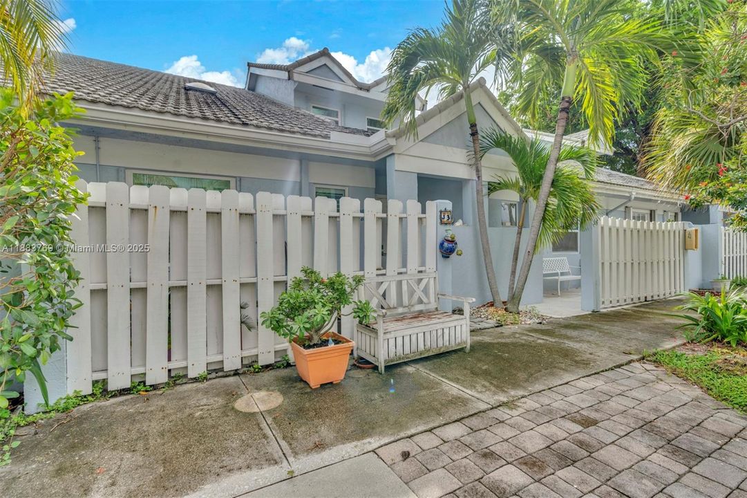 待售: $379,900 (3 贝兹, 2 浴室, 1427 平方英尺)