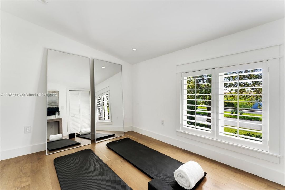 For Sale: $5,200,000 (4 beds, 4 baths, 3601 Square Feet)