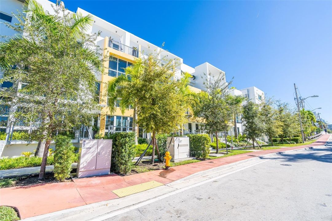 Active With Contract: $1,874,900 (3 beds, 3 baths, 2508 Square Feet)