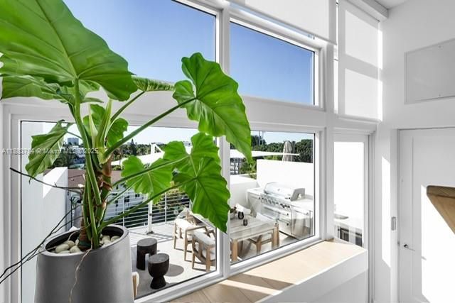 VIEW TO  ROOFTOP PATIO