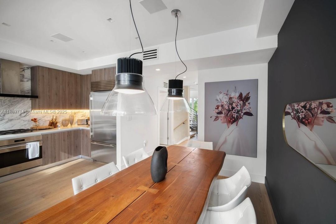 Active With Contract: $1,874,900 (3 beds, 3 baths, 2508 Square Feet)